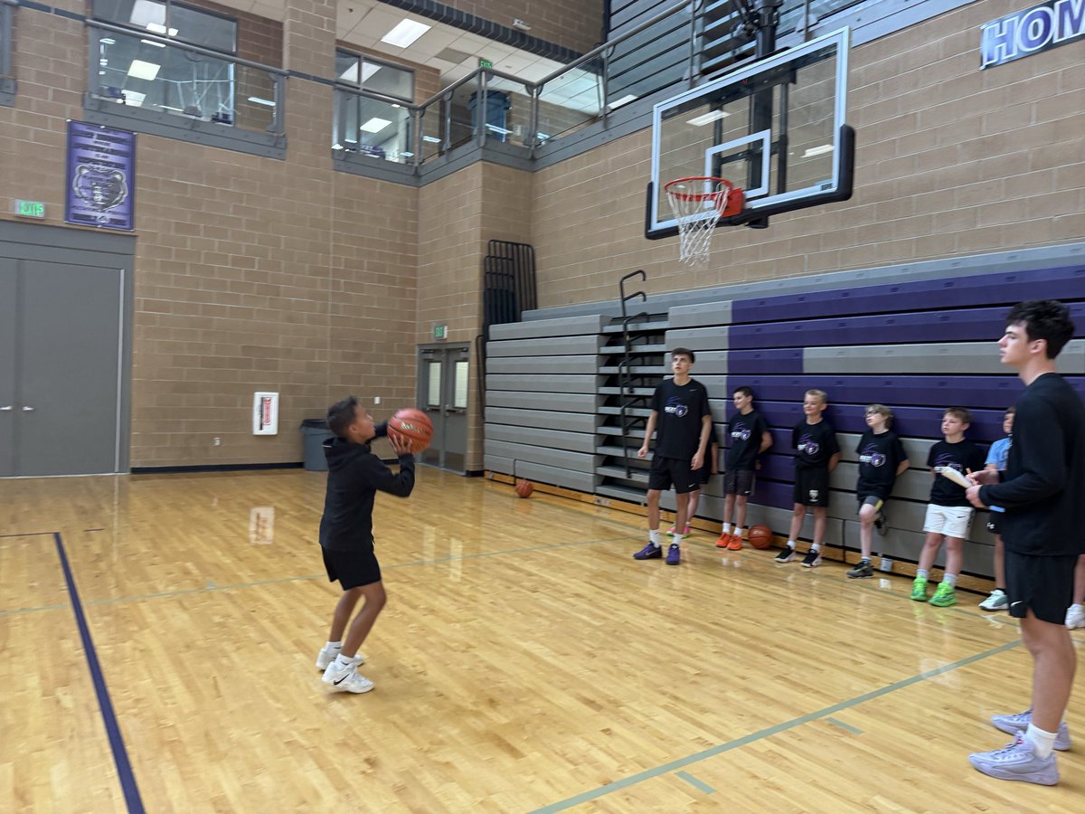 RMHS_Basketball's tweet photo. https://t.co/rjfzWs60rf