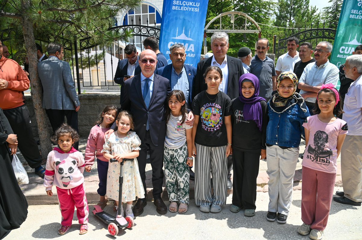 akpartiselcuklu's tweet photo. Bu hafta Cuma Buluşmamızı Mesrur Camii’nde hemşehrilerimizle bir araya gelerek gerçekleştirdik.

AK Parti Selçuklu İlçe Başkanımız Arif Bağcı ve Selçuklu Belediye Başkanımız Ahmet Pekyatırmacı ile birlikte vatandaşlarımızla selamlaştık, sohbet ettik; birlik ve beraberlik içerisinde Cuma gününün manevi atmosferini paylaştık.

Rabbim birlik ve beraberliğimizi daim eylesin.

📍 Hanaybaşı Mahallesi

| @arifbagci @a_pekyatirmaci 

#CumaBereketi