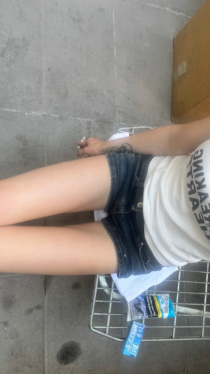 Fattyfatty0's tweet photo. #legs https://t.co/Nn5dUvRIEI
