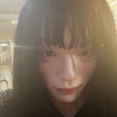 seka1cha's tweet photo. これはバイトに遅刻している上に電車も遅刻しててブチ切れてる男の娘の図
#���しいプロフィール画像 https://t.co/PjB9RipZCQ