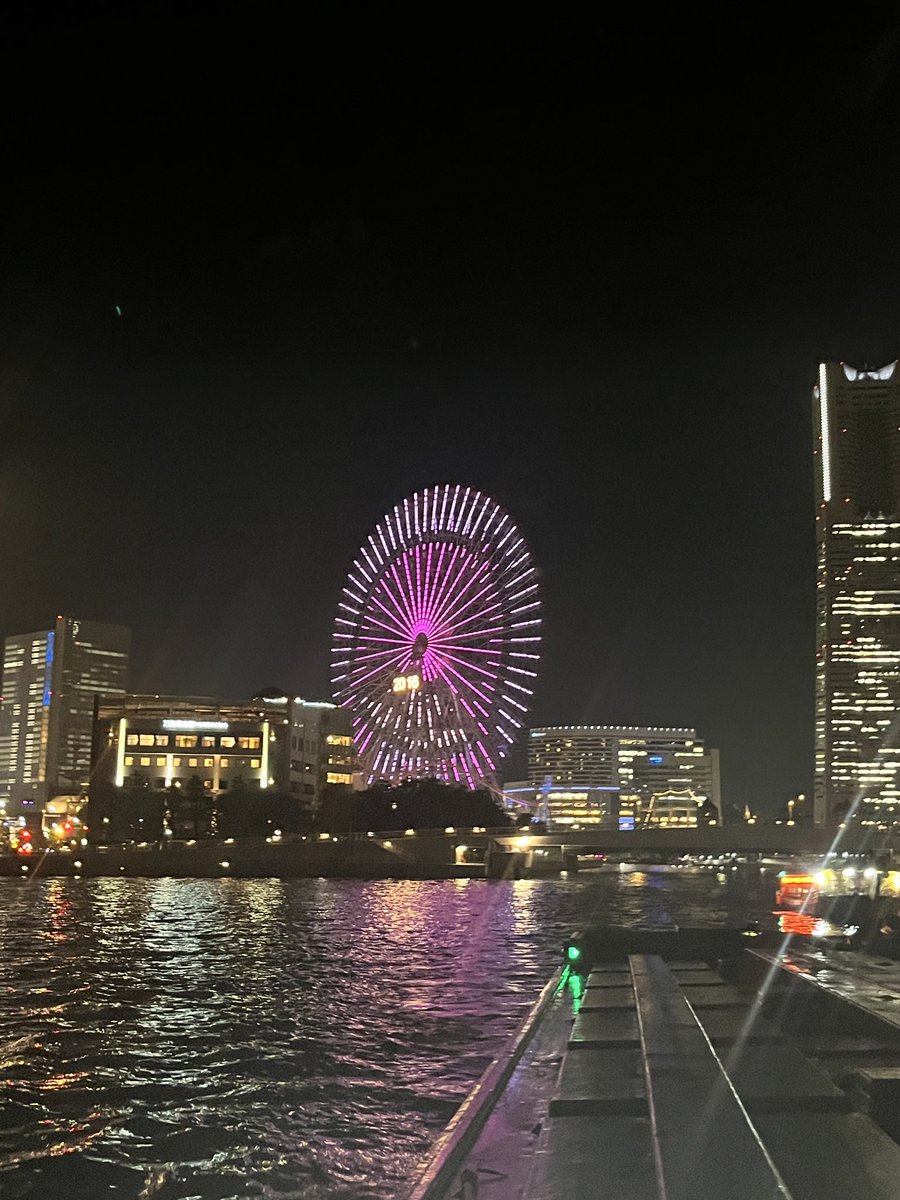 みなとみらいの観覧車、20:15からサンリオー！キティちゃん撮り逃し