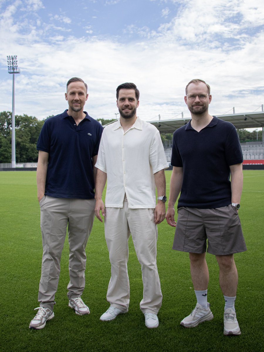 96Akademie's tweet photo. Die U23 von Hannover 96 erhält zur kommenden Saison bekannte Unterstützung: Niko Gießelmann wird künftig erneut für die 96er auflaufen. Mit seiner großen Erfahrung soll er eine wichtige Führungsrolle innerhalb des Teams übernehmen.

#H96 #Hannover96 #NiemalsAllein ⚫⚪💚 https://t.co/EBAuVgBAQT