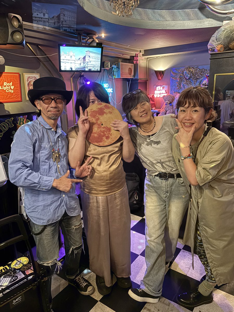 tacaco2020's tweet photo. 昨夜も楽しいBuono Styleありがとうございました！セレーネカフェ６周年記念おめでとうございます！
ヘナアートやってもらった(E)
来月は7.16(木)DJ TstsuさんBD月です
お待ちしてますー
#buonostyle #dj #vdjTakaco #italian #music #セレーネカフェ　#６周年記念 https://t.co/3o0cYJjCll