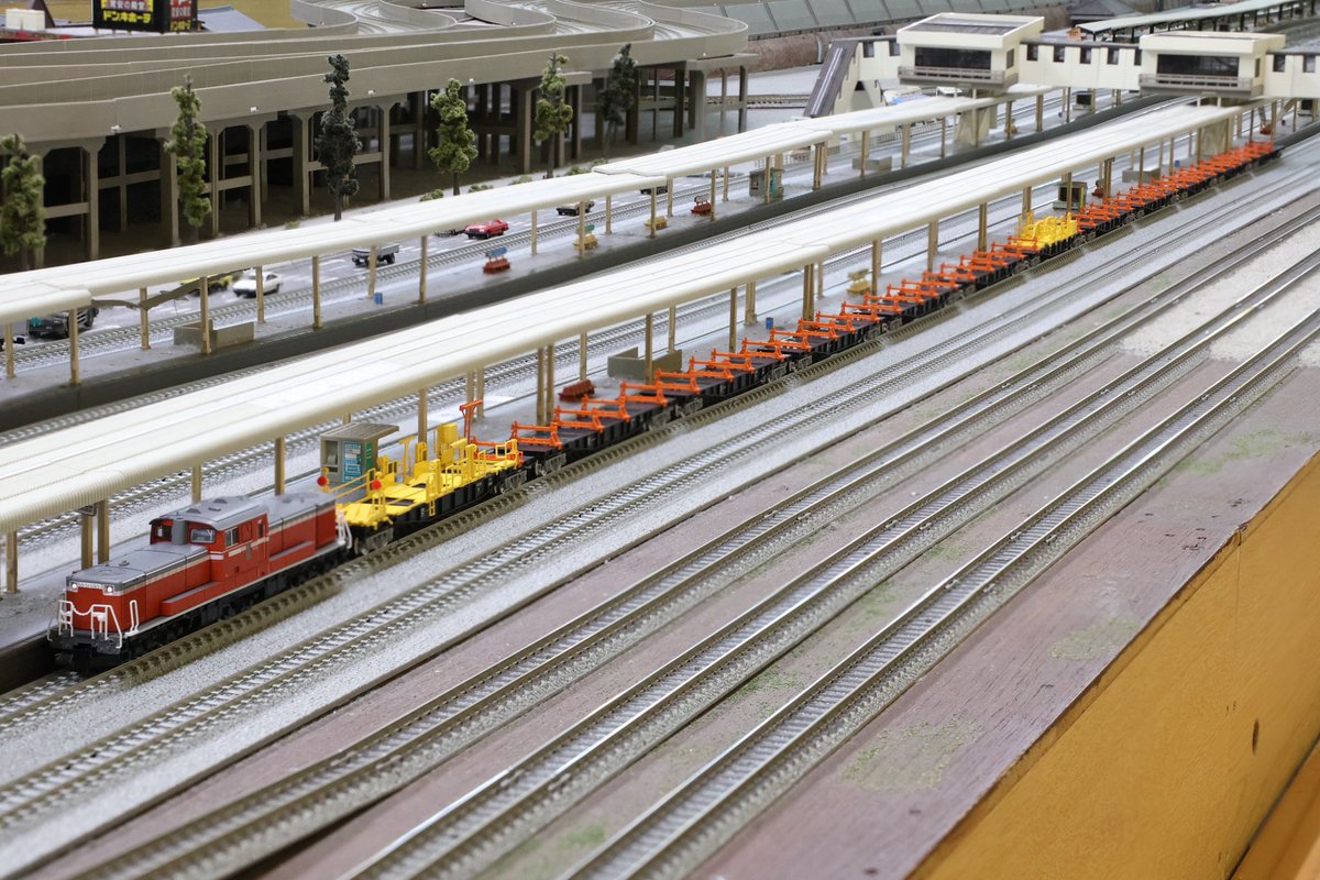 recha963's tweet photo. TOMIXより新発売となった品番2265、DD51-1000 JR西日本仕様クーラー搭載車を購入
番号はとりあえず1193号機を選定、ダミーカプラー取り付けなどの細かい加工は帰宅してからやります
#buynow https://t.co/CM6JoXxZAL