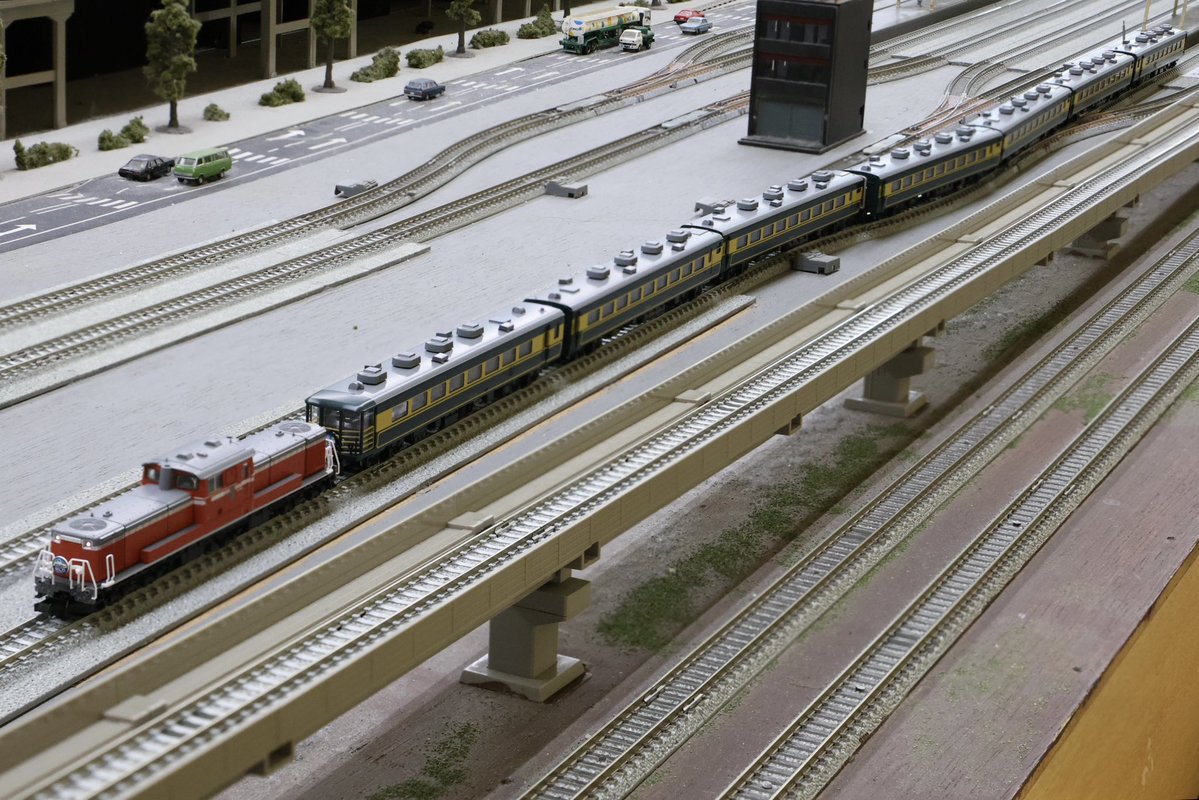recha963's tweet photo. TOMIXより新発売となった品番2265、DD51-1000 JR西日本仕様クーラー搭載車を購入
番号はとりあえず1193号機を選定、ダミーカプラー取り付けなどの細かい加工は帰宅してからやります
#buynow https://t.co/CM6JoXxZAL