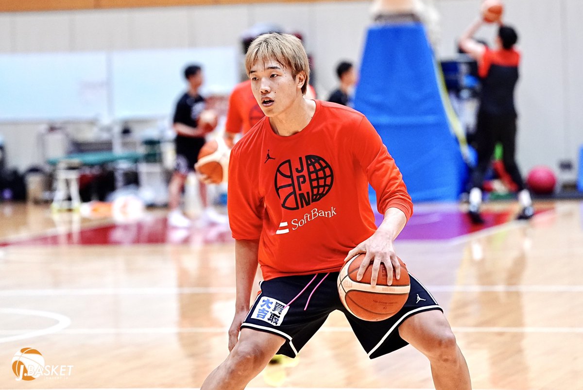 jbasket_jp's tweet photo. 【男子🇯🇵日本代表】もう“若手”ではない。西田優大が見つけた「自分だけの強み」とは。比江島慎との違い、そして鍛え上げたフィジカルでペイントをこじ開けるコンボガードの矜持

記事📝 https://t.co/dZuVcCffIb

#西田優大
#男子日本代表
#AkatsukiJapan https://t.co/Z9KpFLu3NC