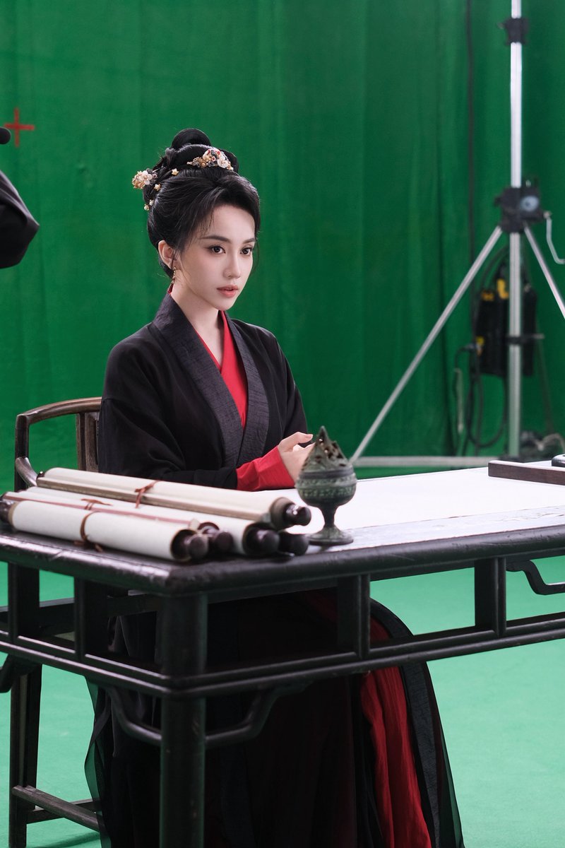 linboyangupdate's tweet photo. [📸] 260619 • xiaohongshu update: 

“Back from work and time-traveled home just in time to watch the show!”

(2/2) • #林博洋 #LinBoyang #Niki林博洋 https://t.co/061ims8o2N