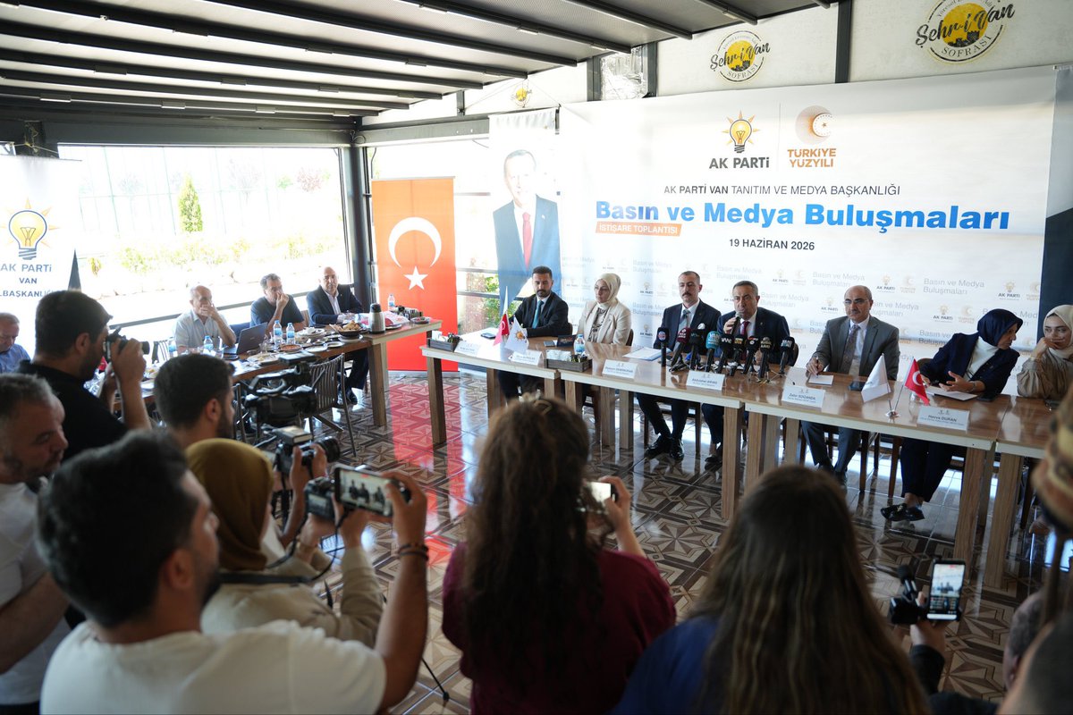 akkadinvann's tweet photo. AK Parti Van İl Başkanımız @ArvasAbdulahat öncülüğünde, MDK Üyemiz @zahir_soganda,İl Kadın Kolları Başkanımız @zerrin_alpaslan ile; Tanıtım ve Medya Başkanlığımız tarafından düzenlenen Basın ve Medya Buluşmaları kapsamında kıymetli basın mensuplarımızla bir araya geldik. https://t.co/6eGWrjZEJN