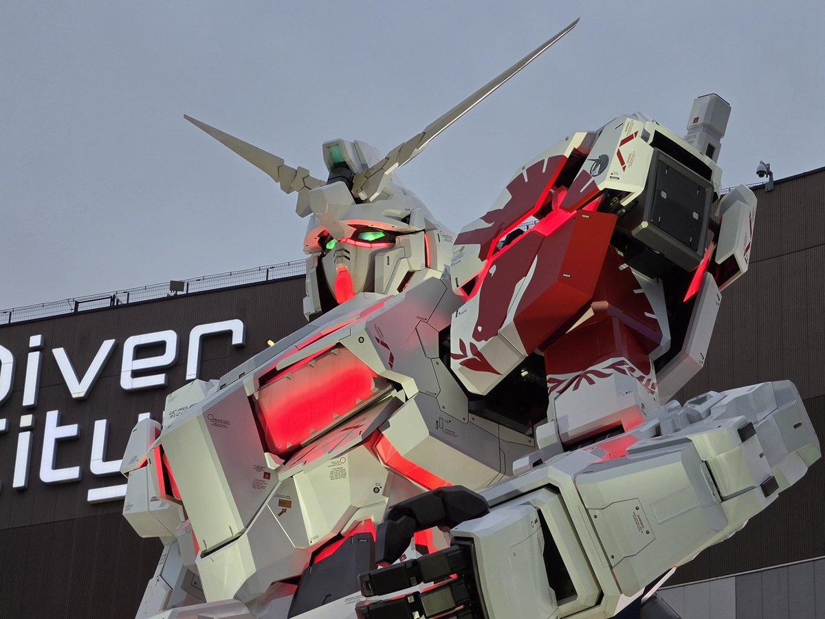 Enchi151's tweet photo. ユニコーンガンダム立像
特別デカール装飾「RX-0 ユニコーンガンダム Ver. TWC FINAL」、完成してました。
https://t.co/A1AQQsRTHS https://t.co/j7HhyF8e0k