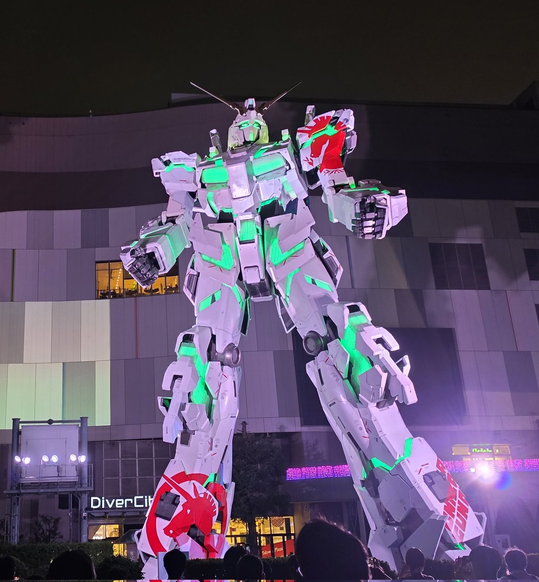 Enchi151's tweet photo. ユニコーンガンダム立像
特別デカール装飾「RX-0 ユニコーンガンダム Ver. TWC FINAL」、完成してました。
https://t.co/A1AQQsRTHS https://t.co/j7HhyF8e0k
