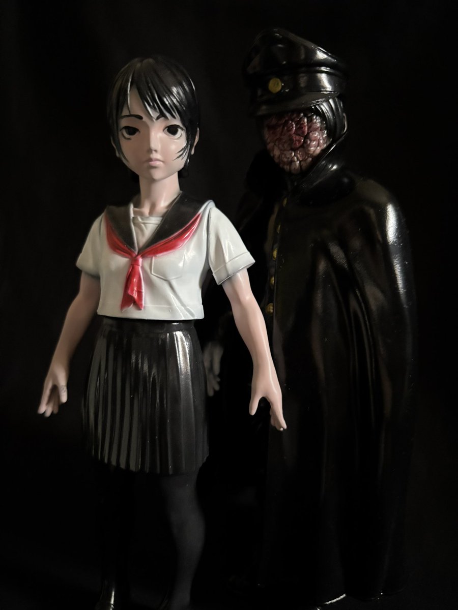 トグロ丸様には指一本触れさせない！ #暗黒エンターテイメント #ソフビ