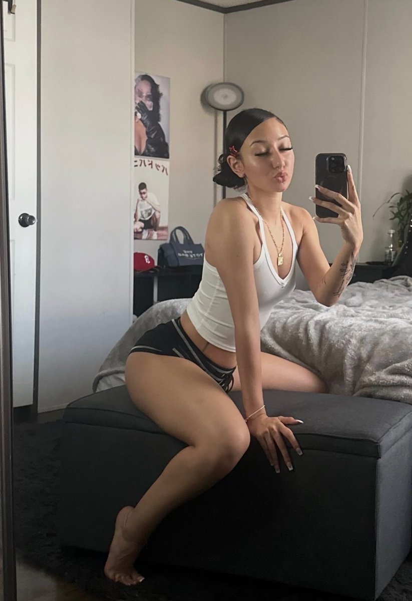 ItsKabrinaa's tweet photo. hey there stranger 😚 https://t.co/aQvJwZhtLv
