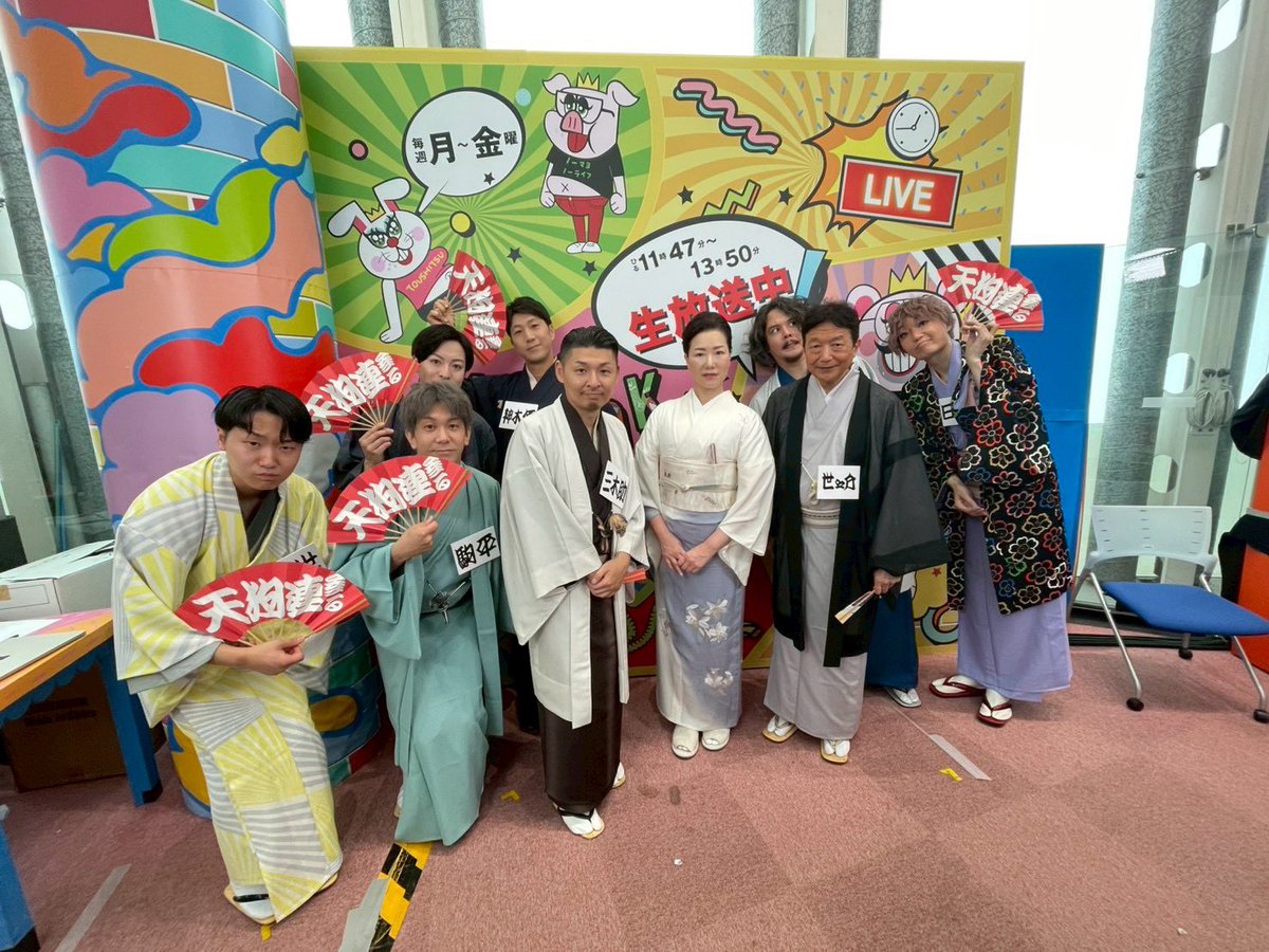 hiderou1030's tweet photo. 投扇興の桂田先生とチーム天狗連参る♪
先生、ありがとうございました٩(^‿^)۶

#ぽかぽか
#名人戦 https://t.co/IovN0cTdo7