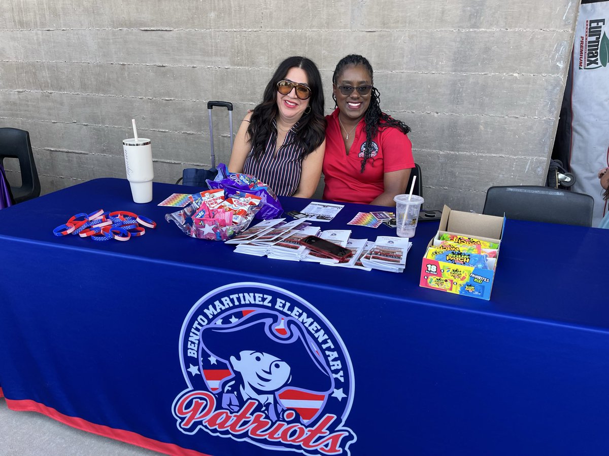 jim_vasquez20's tweet photo. We had great SISD Recruitment &amp; Enrollment Expo featuring all that #TeamSISD has to offer students. Thank you to the administrators, students, staff, &amp; volunteers who made it happen. We enrolled new students &amp; welcomed families to our amazing district! #TheNextChapterIsOurs https://t.co/IZrudQvWZg