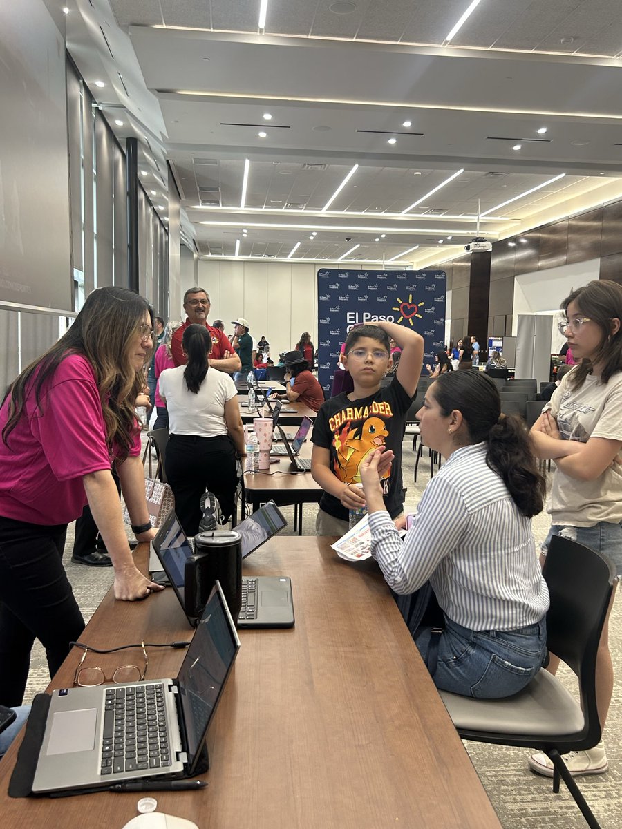 jim_vasquez20's tweet photo. We had great SISD Recruitment &amp; Enrollment Expo featuring all that #TeamSISD has to offer students. Thank you to the administrators, students, staff, &amp; volunteers who made it happen. We enrolled new students &amp; welcomed families to our amazing district! #TheNextChapterIsOurs https://t.co/IZrudQvWZg