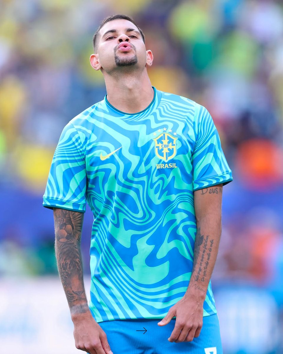 _PointDePenalty's tweet photo. Il y a des pré-matchs qui sont limite plus beaux que certains maillots c'est fou 🫠 https://t.co/UgHwZoqKld
