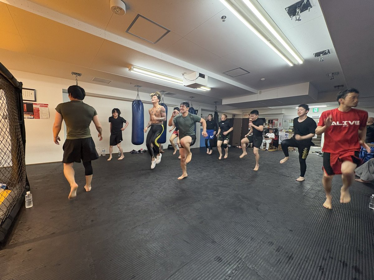 pod_gym's tweet photo. 金曜日打撃&amp;レスリング🤼
後半レスリングクラスでは、今日もひたすら打ち込み、地獄のレスリングスパーからのラストは地獄のサーキット😇
スタミナをつけて強くなりたい人は金曜日に集まろう💪今日も熱の入った練習ありがとうございました😊 #総合格闘技
#レスリング #必殺技教えます https://t.co/3EEKLVqBXt