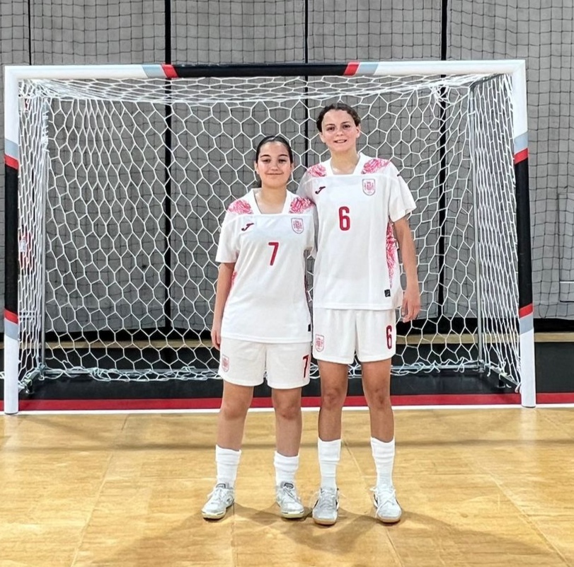 psoe_toledoayto's tweet photo. ⚽️ Debut de Alba y Paola, jugadoras del @FS_Toledo, con la Selección Española Sub-15 🇪🇸 en Lisboa.

🔝 Un empate y una victoria en sus primeros partidos amistosos.

👏 Orgullo toledano, ¡Enhorabuena! https://t.co/wEqV9cKcTf