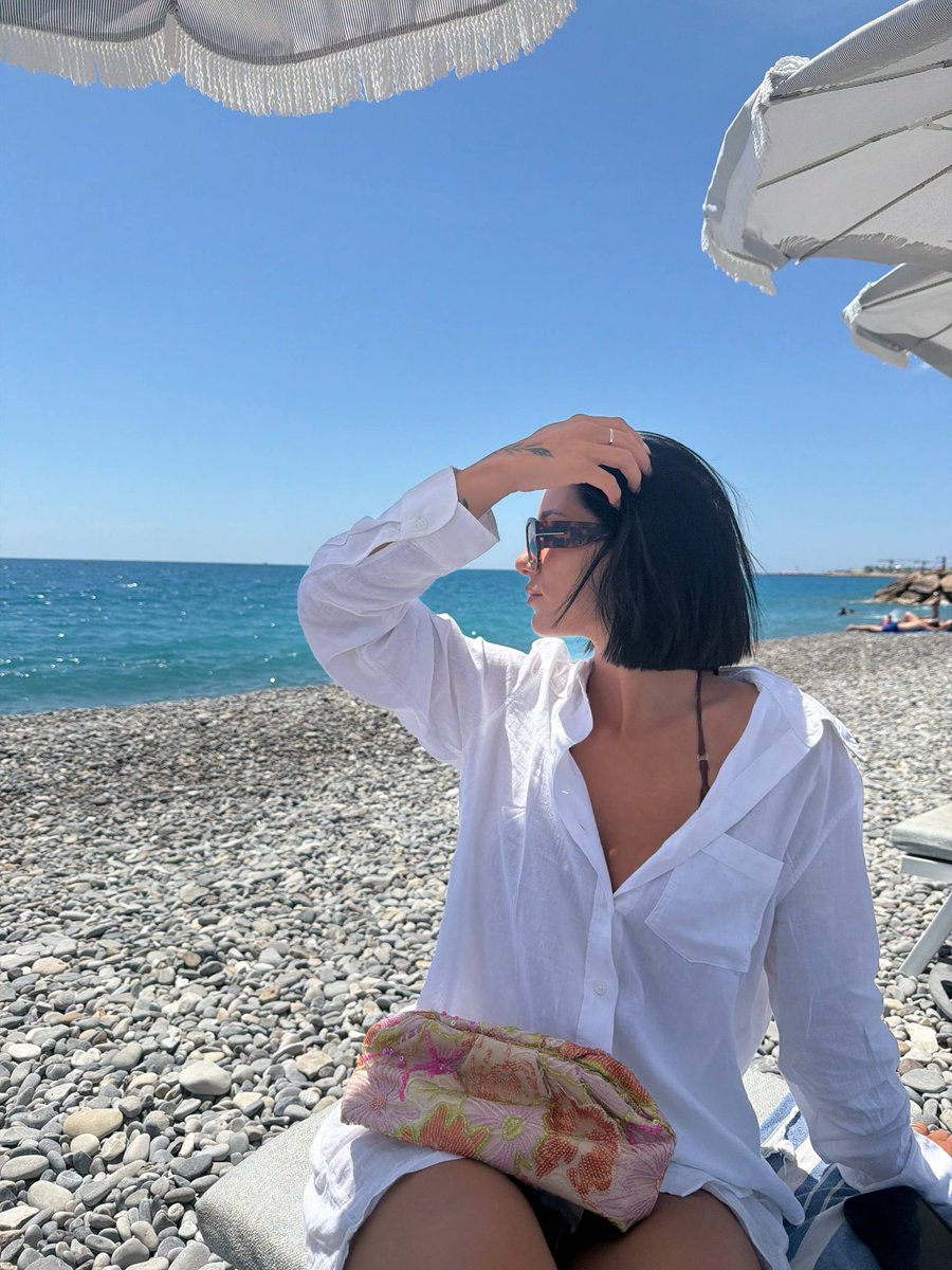 evarollin's tweet photo. Dites vous 5min après cette photo j’ai 👅le maitre nageur 👀 https://t.co/XAz1YBAGfN