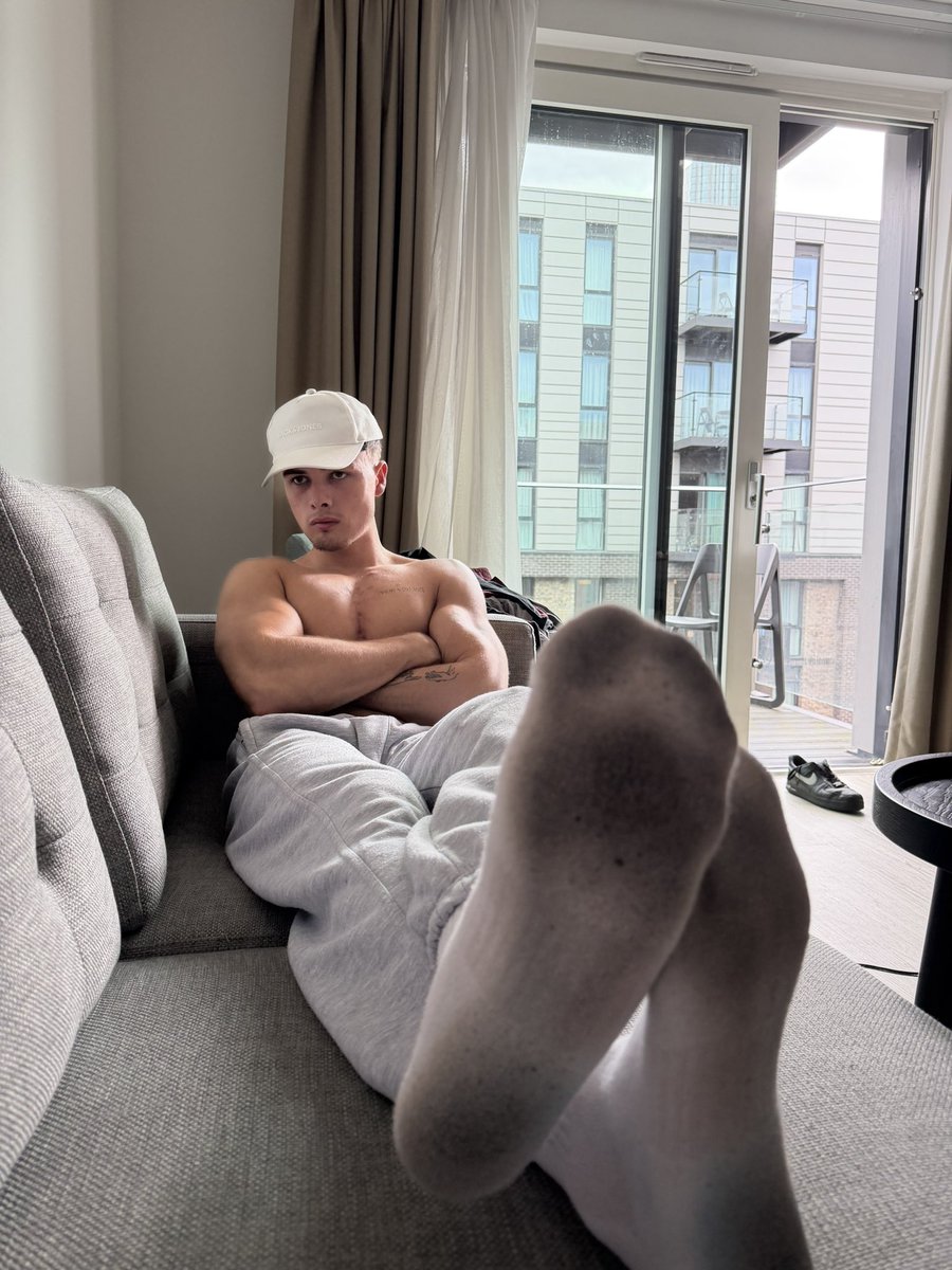 MasterWillcx2's tweet photo. Just got back from my morning workout. 

&amp; these socks stink, imagine lying here mouth open waiting for every drop of sweat to land in your mouth. 🦶🧦 https://t.co/0jk0UWnip5