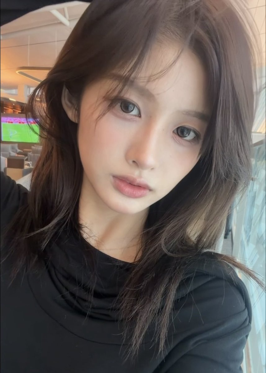 yoonaisthegoat's tweet photo. 260619 🫧

#SULLYOON #설윤
#NMIXX #엔믹스 https://t.co/mKZE1Zj4sr