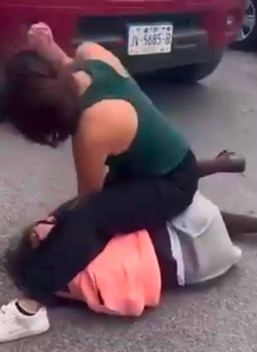 YPoliciaco's tweet photo. 🚨 TERRIBLE 🚨
Estudiante de secundaria fue golpeada y atropellada en Lagos de Moreno, Jalisco

https://t.co/lDESUPd5c0

#Aguascalientes #SemanarioPoliciacoyPolítico #Policía #Política #Información #Noticias #NoticiasPoliciacas https://t.co/F7IevFlamS
