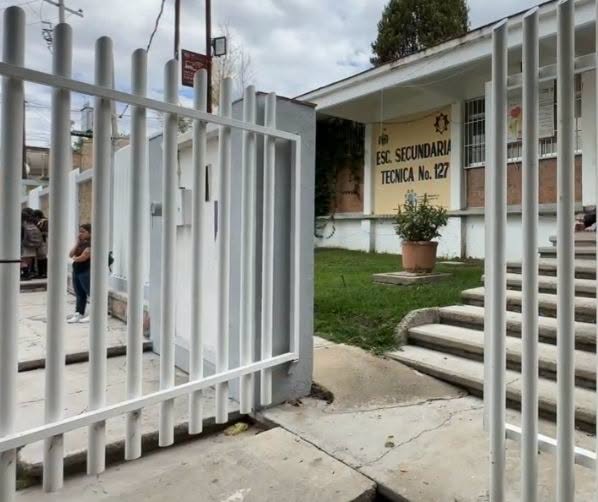 YPoliciaco's tweet photo. 🚨 TERRIBLE 🚨
Estudiante de secundaria fue golpeada y atropellada en Lagos de Moreno, Jalisco

https://t.co/lDESUPd5c0

#Aguascalientes #SemanarioPoliciacoyPolítico #Policía #Política #Información #Noticias #NoticiasPoliciacas https://t.co/F7IevFlamS