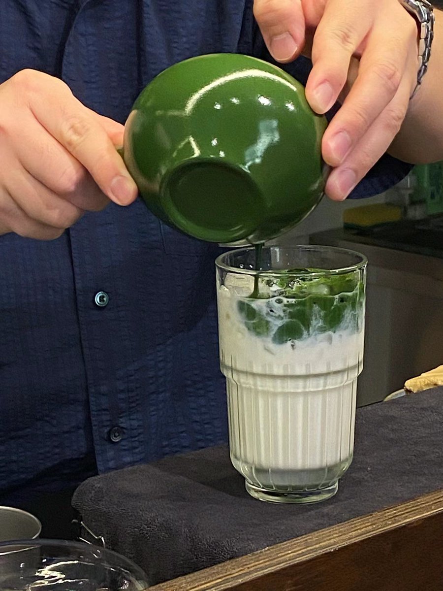 ango0073's tweet photo. Beat the heat with this 5-minute iced matcha latte! Whisk matcha powder + hot water until smooth, pour over ice, top with oat milk. Perfect for busy mornings or lazy afternoons https://t.co/DHLhWzfJo5