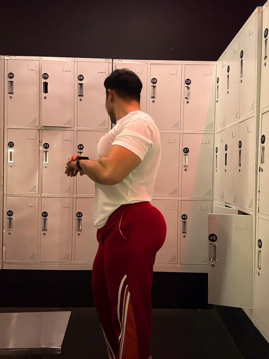 xhx_93's tweet photo. Glutes day https://t.co/XXnGRAYc4e
