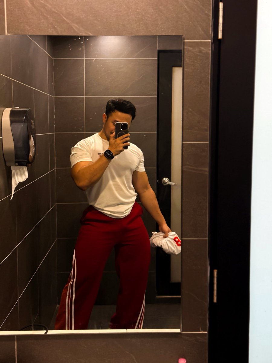 xhx_93's tweet photo. Glutes day https://t.co/XXnGRAYc4e
