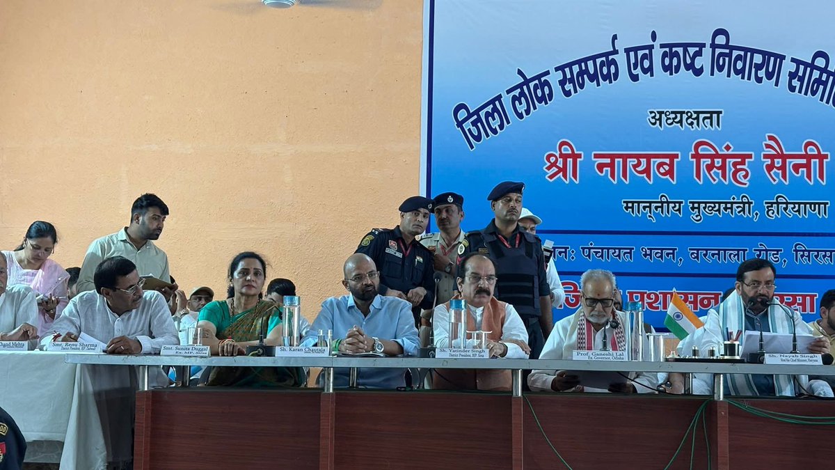 OfficialINLD's tweet photo. सिरसा जिला परिषद् के चेयरमैन श्री करण सिंह चौटाला जी @kschautala ने आज सिरसा में आयोजित जिला लोक संपर्क एवं कष्ट निवारण समिति की बैठक में मुख्यमंत्री जो कोक्षेत्र की वास्तविक स्थिति से अवगत करवाते हुए वर्षों से लंबित विकास कार्यों को शीघ्र पूरा करने की मांग रखी।
इसी कड़ी में जनता की समस्याओं को गंभीरता से सुन संबधित अधिकारियों के समक्ष उनके त्वरित समाधान की बात रखी।
@ITCellINLD