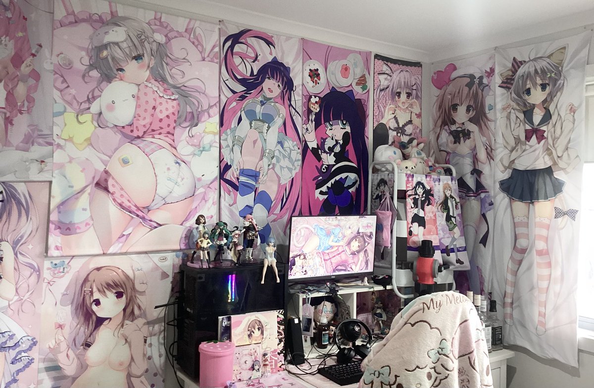 kurisuukei's tweet photo. collecting should never be a competition. true collecting is slowly building ur collection up over time, having alot of items at once doesn't equal a good collection and you should never poke fun at those just beginning. collecting is for everyone 
(♡ˊ͈ ꒳ ˋ͈♡) 🤍 https://t.co/4ptzTN2hAa