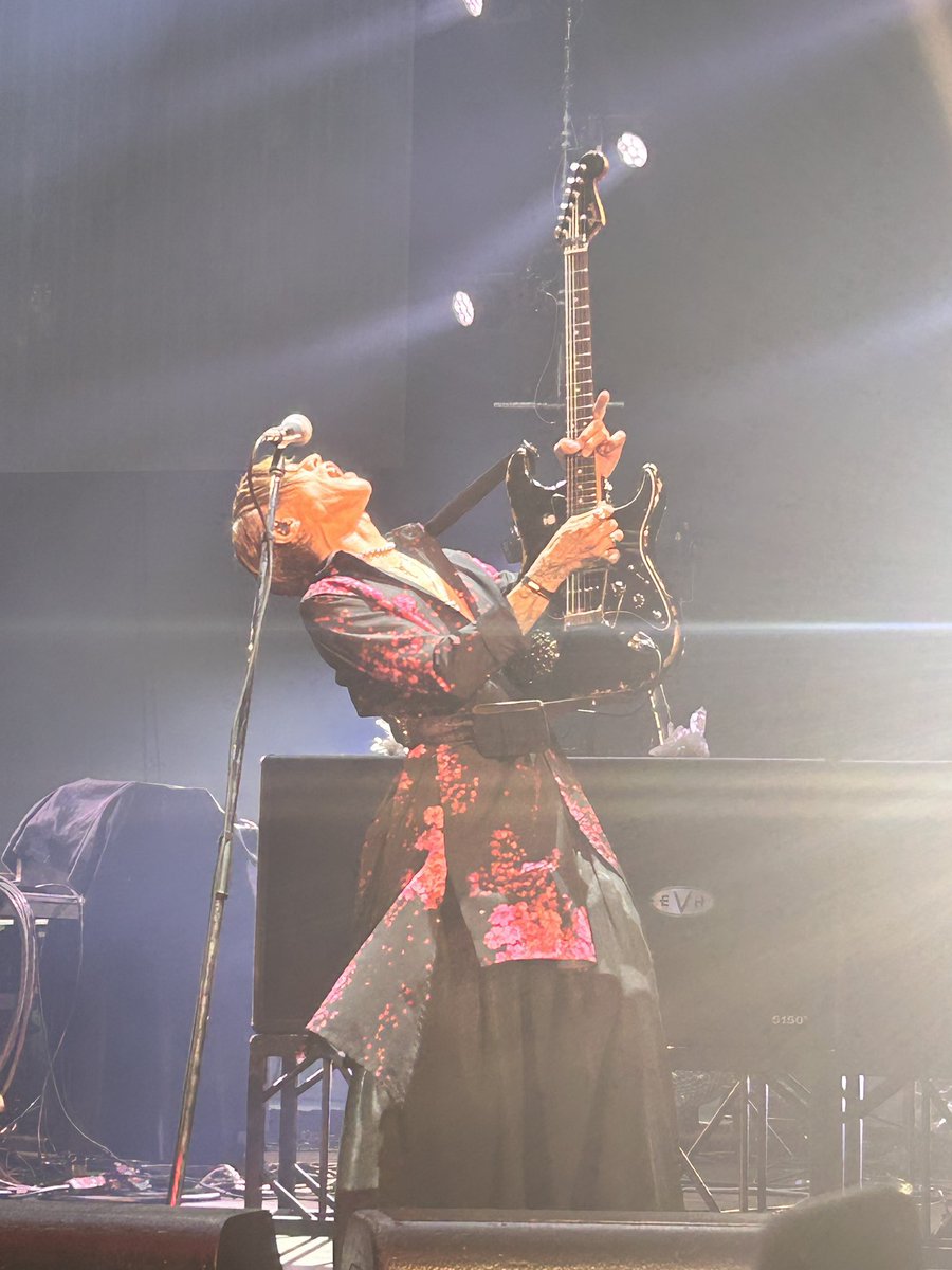 be_ya_SLAVE's tweet photo. 初めてのSLAVEシート
上手2列目で杉様の正面でした🖖

最高にかっこよかったです
ありがとうございました

 #LUNAPIC
 #LUNASEA https://t.co/g6Mi7VRUEj