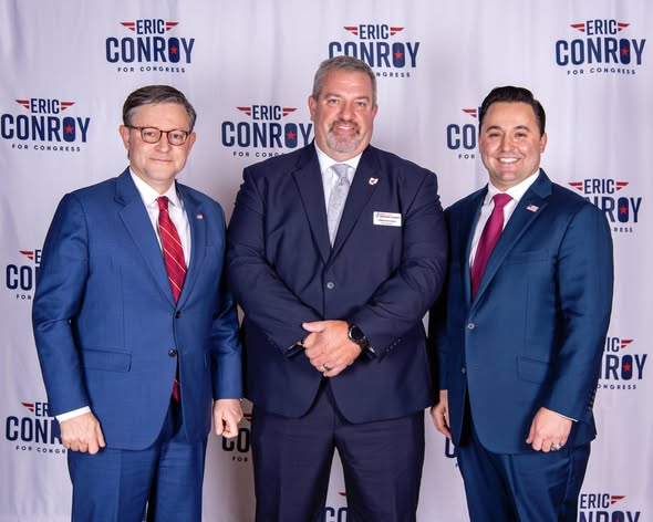 GOPWarrenCounty's tweet photo. .@SpeakerJohnson, @Rep_Davidson and @ChairmanAlex in support of our next Republican Congressman for OH-1 @EricConroyOH  🇺🇸
#voteconroy
#voteredtosaveourcountry https://t.co/IYEw1zNlKx