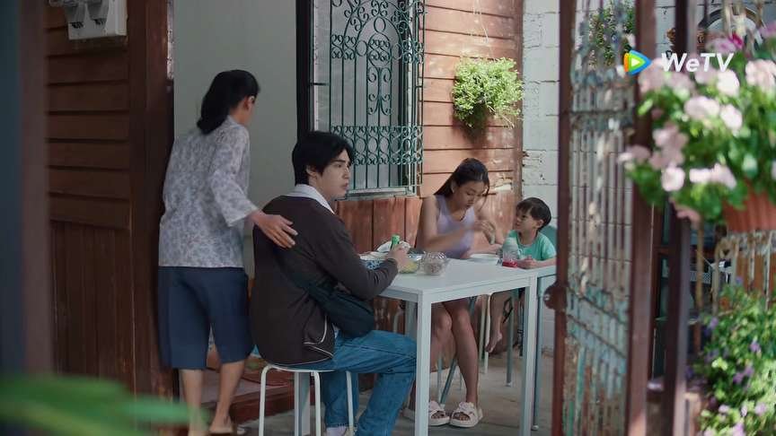 up2_power's tweet photo. ครอบครัวอบอุ่น ครอบครัวของวายุกลับมาอยู่ด้วยกัน

Silom Distance Lovers

#LoveofSilomEP10 https://t.co/OqnxMWBqw2