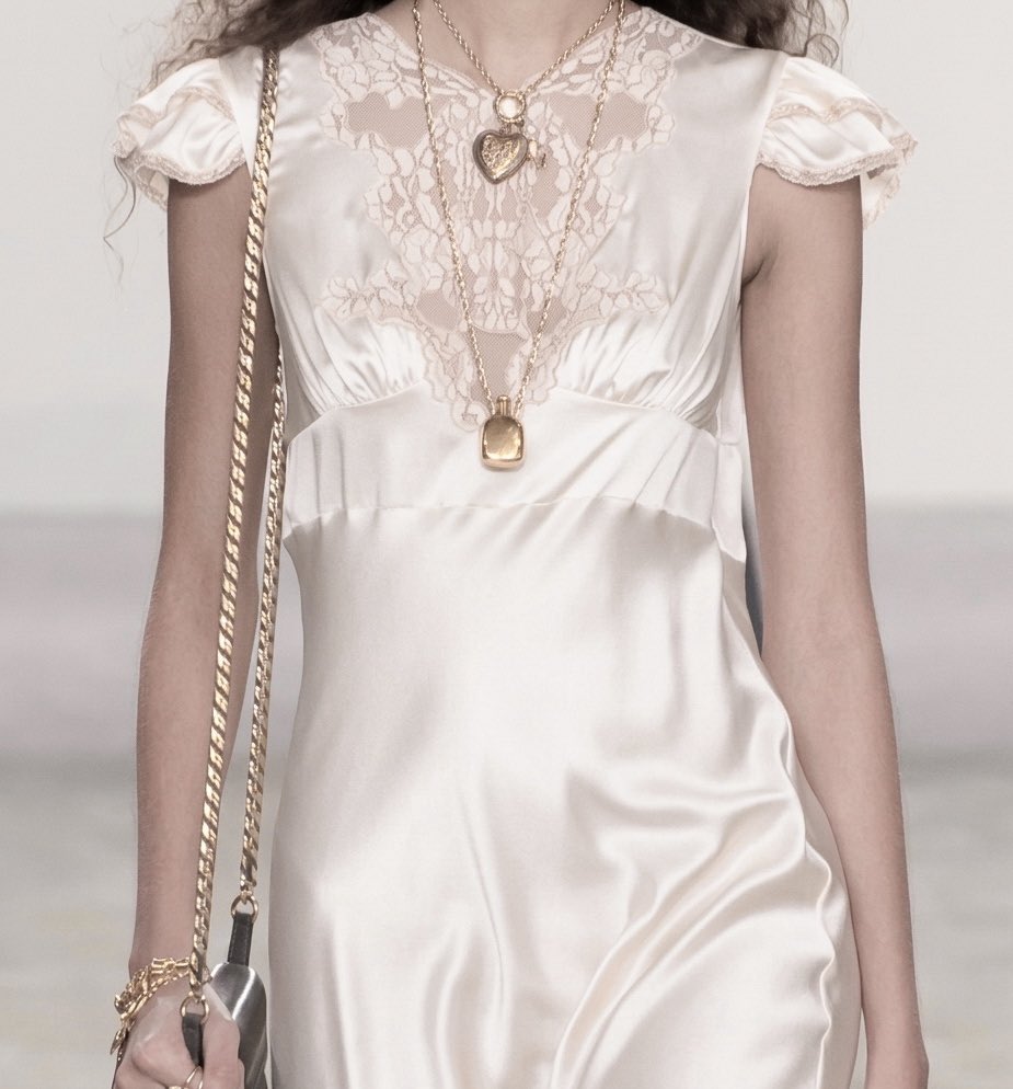 glirttery's tweet photo. chloé winter 2025 collection https://t.co/VFVtrFbuVy
