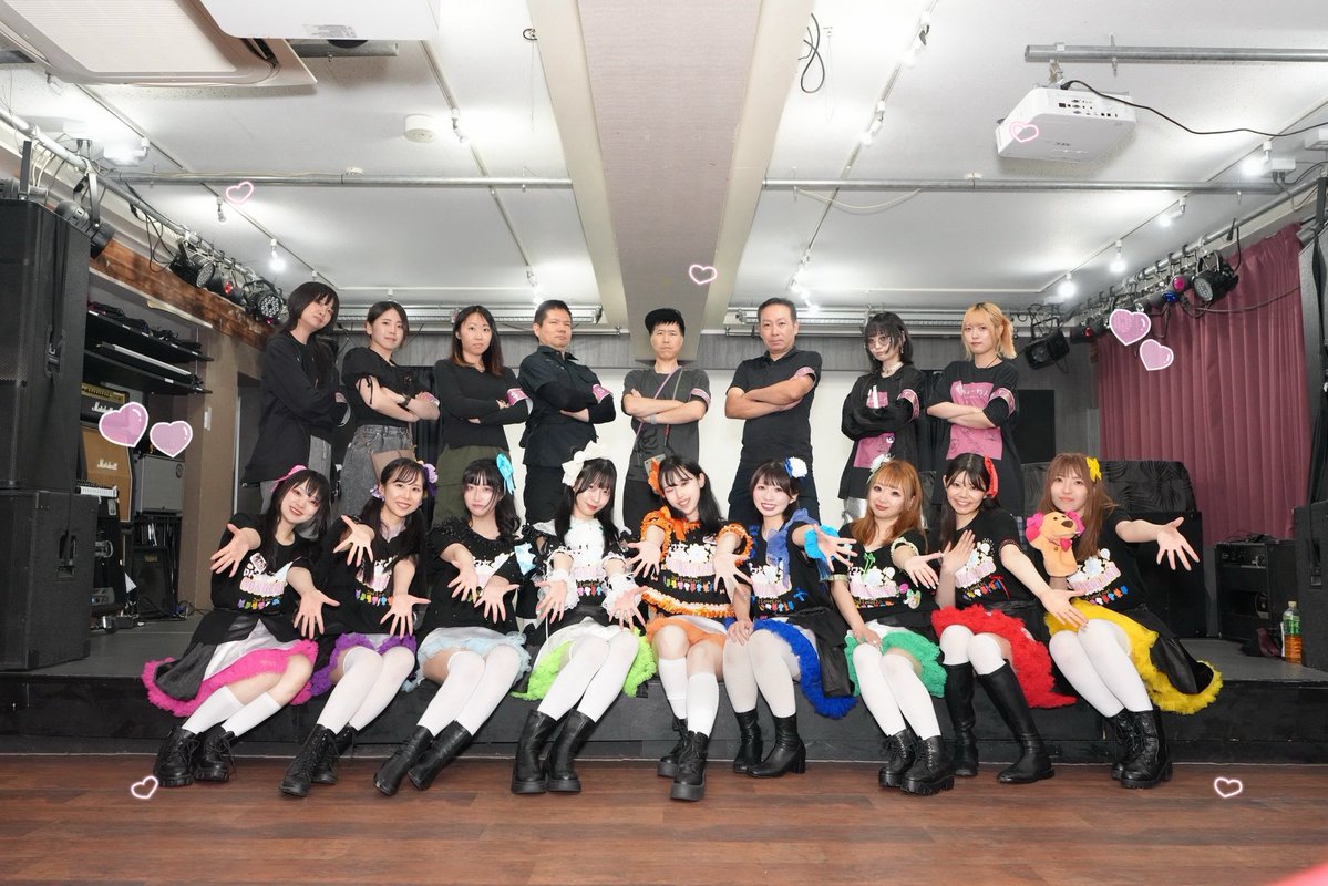 myu1lovelive's tweet photo. ✩₊˚.⋆⋆⁺₊⋆˚ ⌣⌣` ⑅ ˚
みゅーわん 2nd LoveLive!
〜わんワンWONDERLAND〜
　　　　　　　🏰🎡🎢🎠🎪
　　#2ndみゅーわんまん 
　　　　✩₊˚.⋆⋆⁺₊⋆˚ ⌣⌣` ⑅ ˚

今回も、お手伝いいただいた
敏腕凄腕スタッフ様達と🐶🙏✨️❕ https://t.co/iwW6PSSN4V