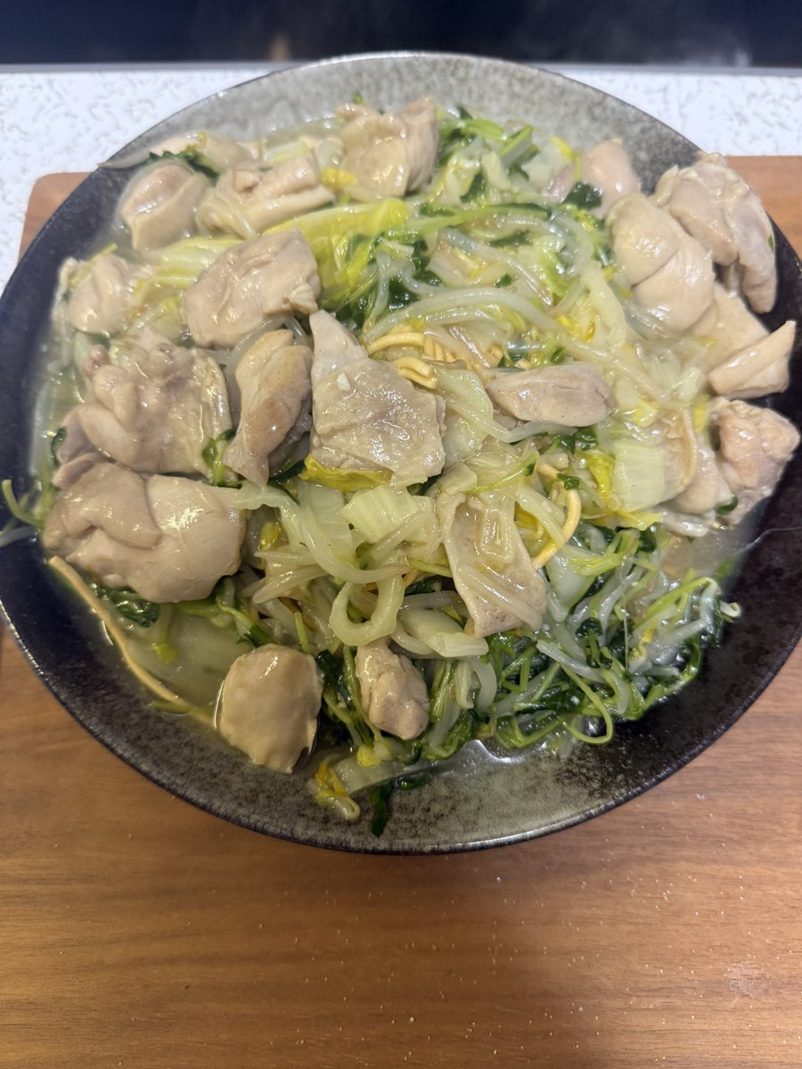 tanukiponz's tweet photo. 白菜　豆苗　もやし　鶏肉の皿うどん！
の写真 https://t.co/0YorjcW79y
