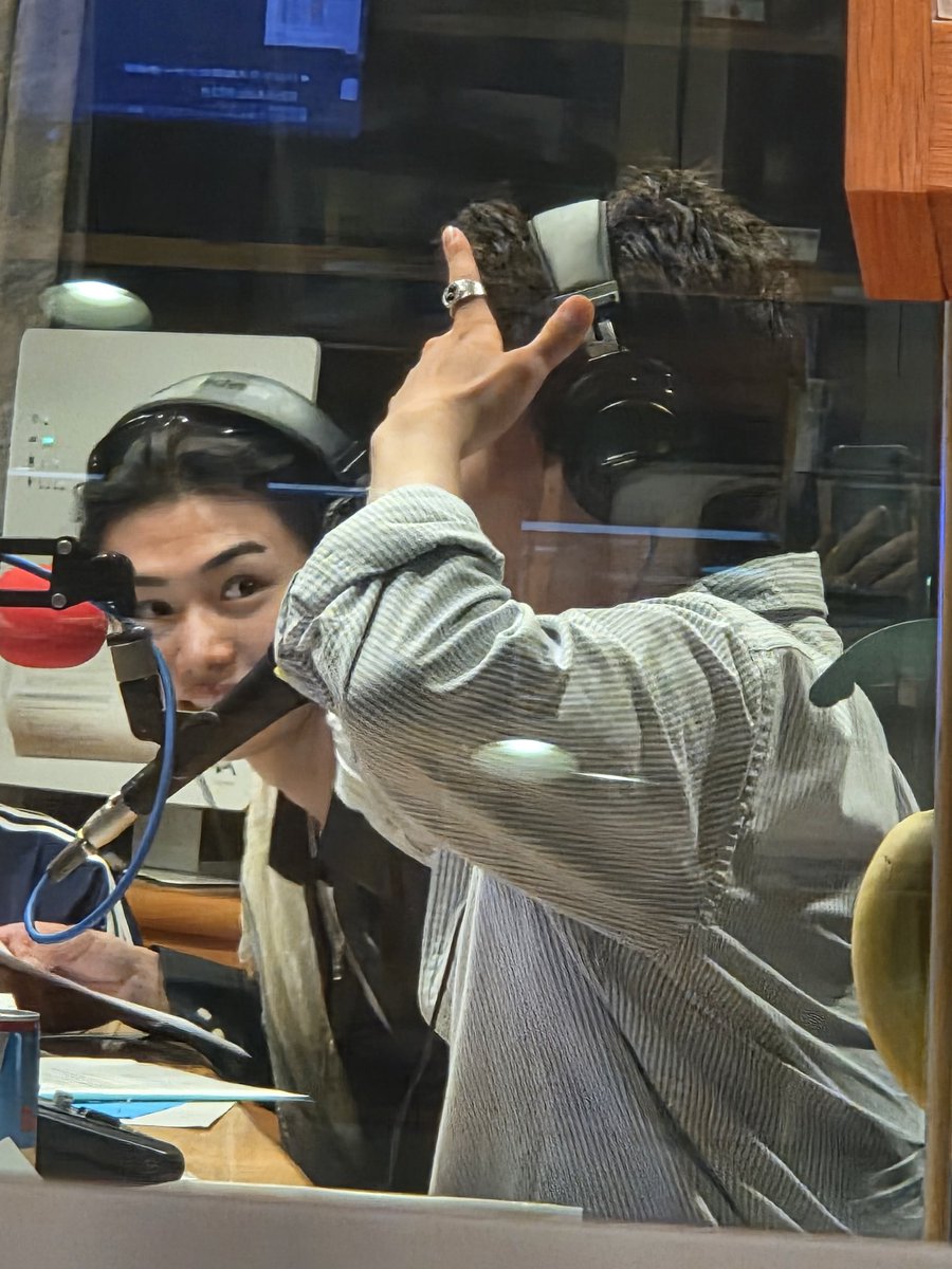 ZERO8yfm's tweet photo. 倫太郎くん冷や汗😨💦
#ZERO8 #WATWING 
 #八村倫太郎　 #REIJI  
#FMヨコハマ　 #NSP_820 　#WILDBLUE https://t.co/Qkznwnp70J