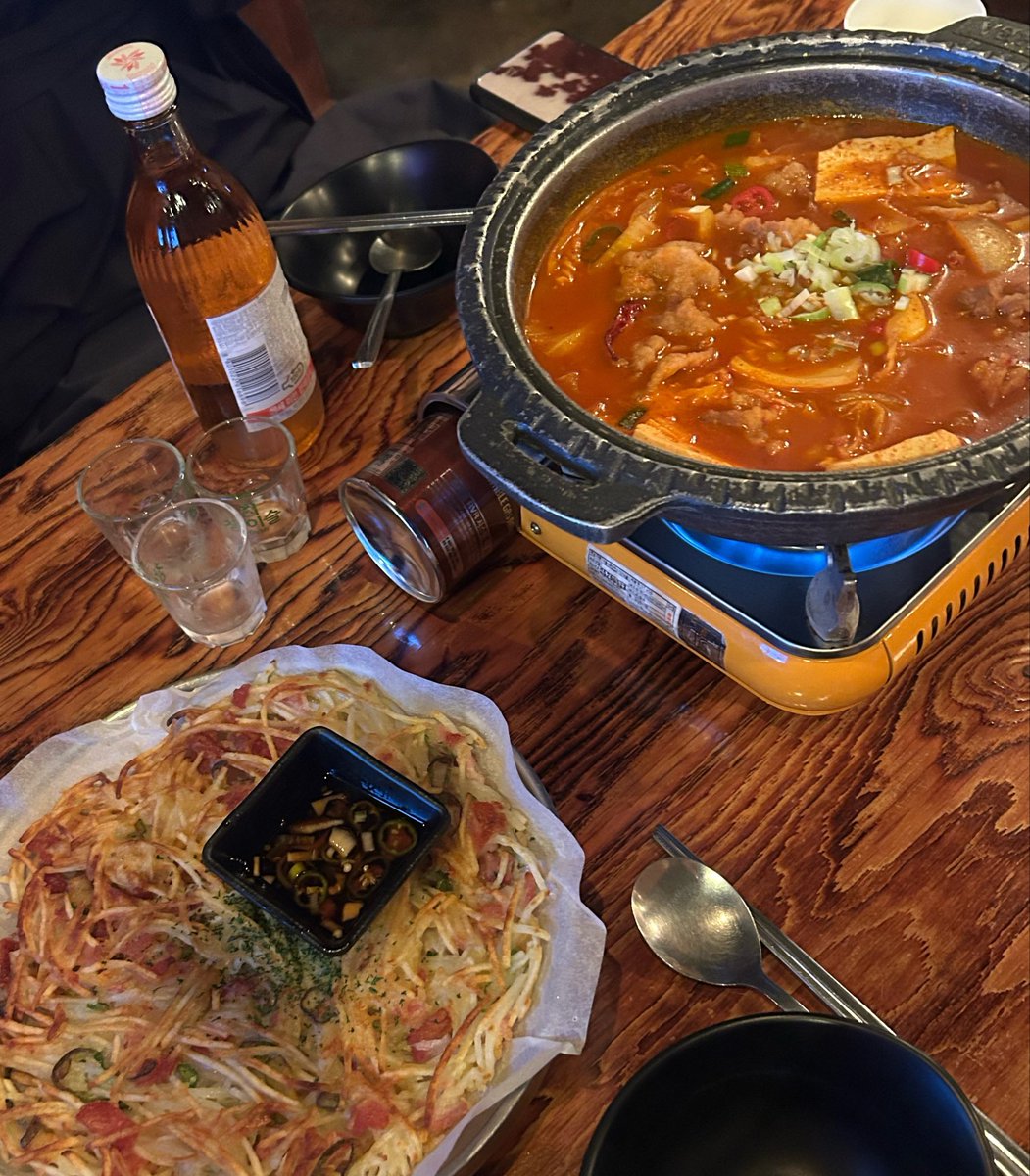 seesunzip's tweet photo. 발표 끝난기념 쇠주(오미자맛) 마시기 https://t.co/VxZj5QyG96