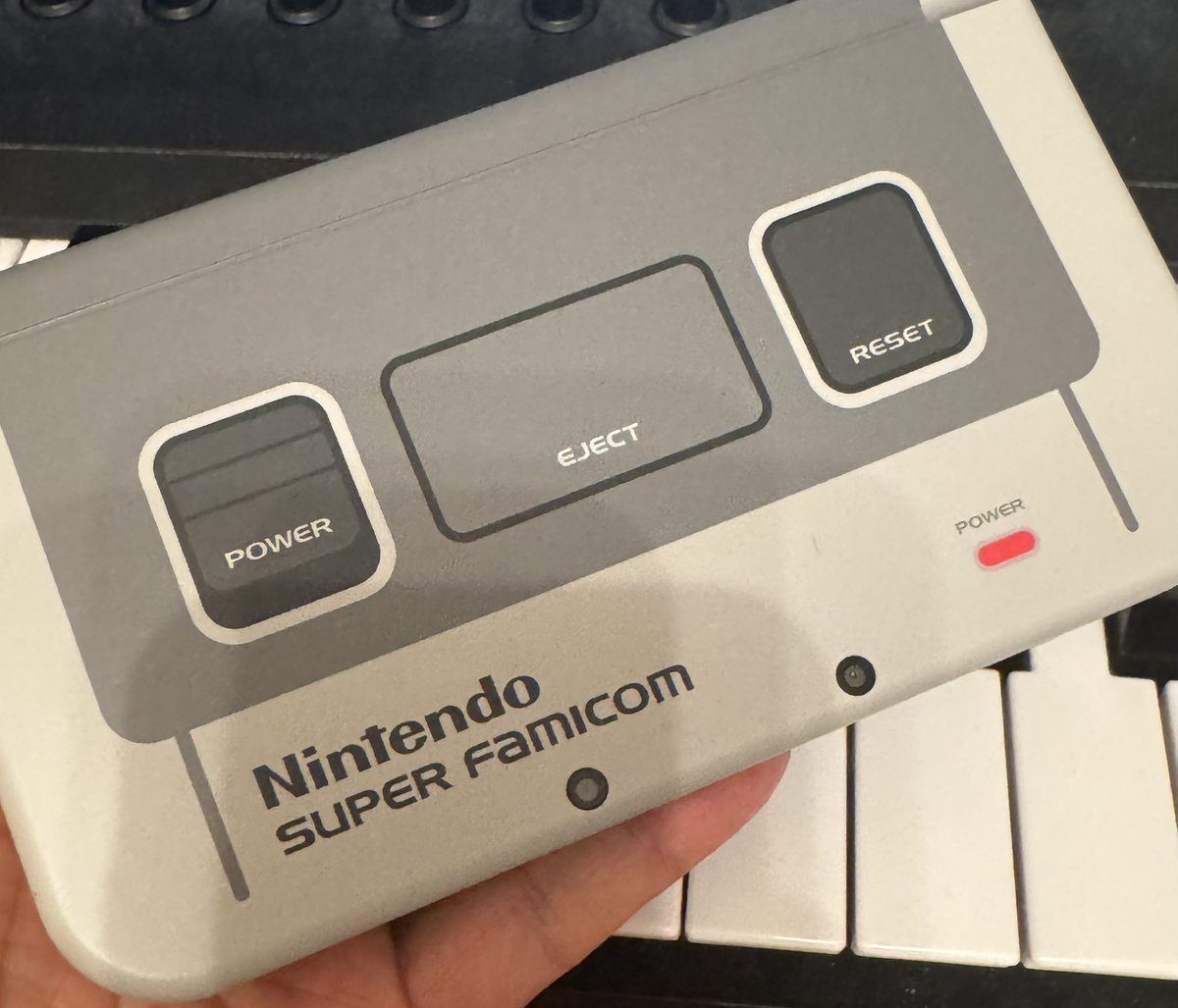 itoken0705's tweet photo. 10年前？に、なんか勢いに任せて購入したのだけど、一度も電源は入れず、そのまま保存してる状態（超超超美品）、、😅 https://t.co/2mrj21a7LL