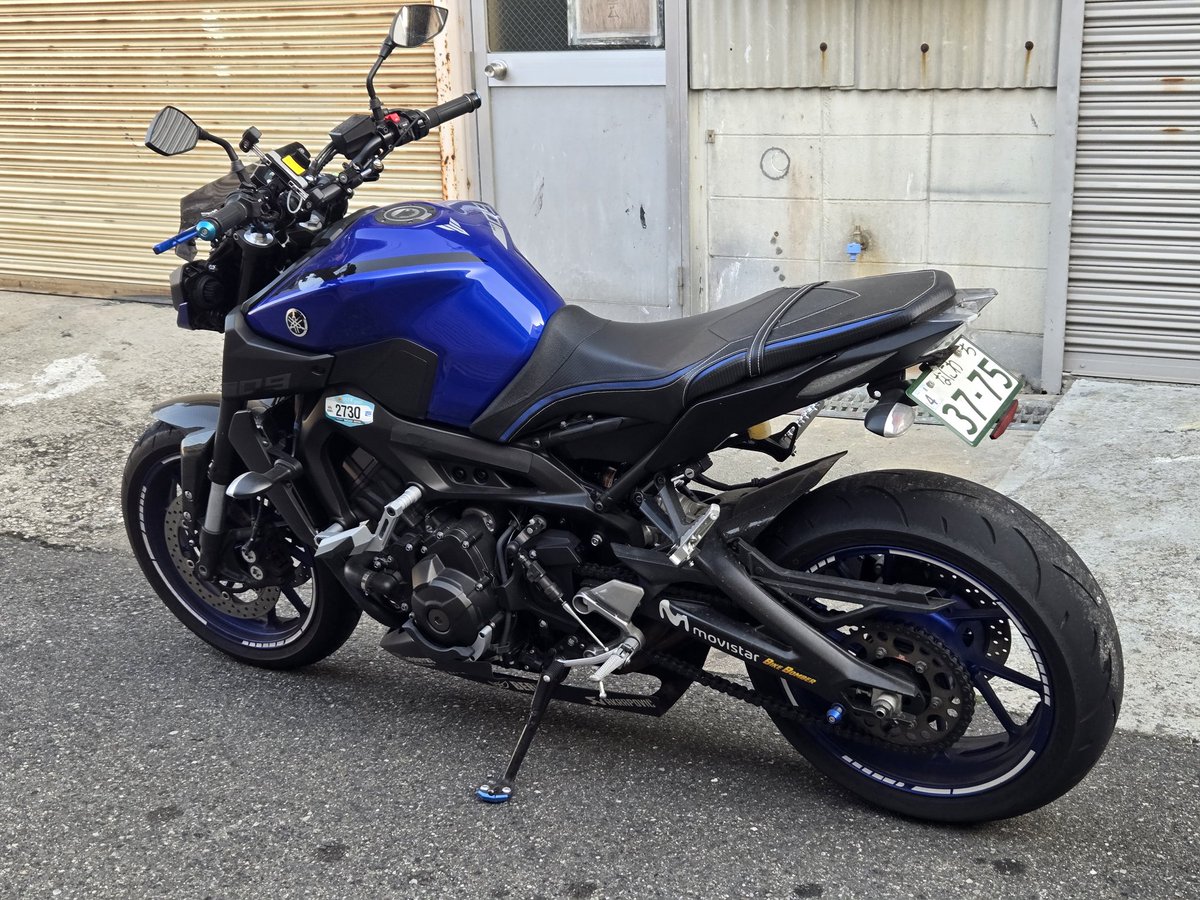 kwRR1777's tweet photo. #バイク売ります 
MT09 2017年式売ります

75万円予定
走行距離は写真の通りです
アクラポのマフラーなし(ノーマルマフラー)なら70万で
売れなかったら下取りにだしますー
気になったら連絡ください！ https://t.co/H4m1IcWoxG