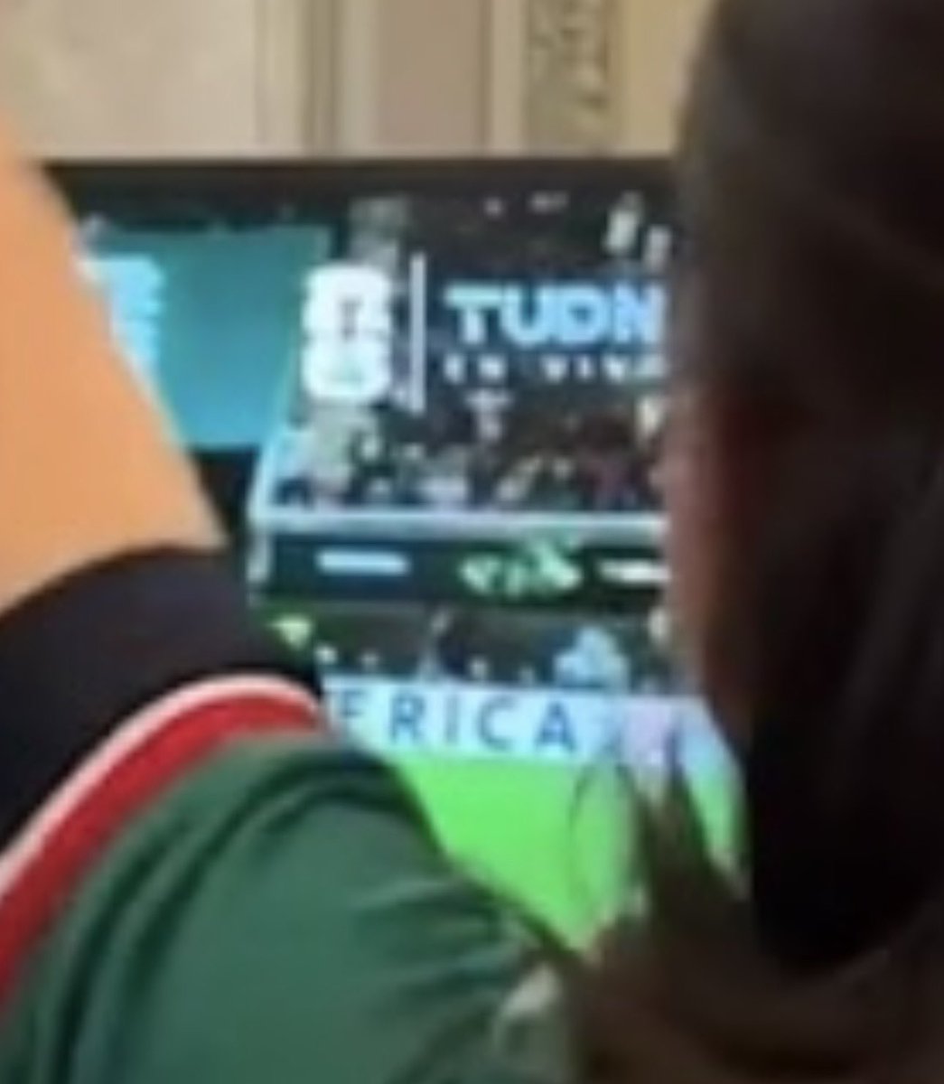 NachoRgz's tweet photo. Pues porrr cierto ayer la presidenta anduvo viendo el triunfo de la selección por @TUDNMEX. Veamos más al rato como estuvieron los ratings pero creo que otra vez ganó Televisa a Azteca. https://t.co/oSyCMBOJ76