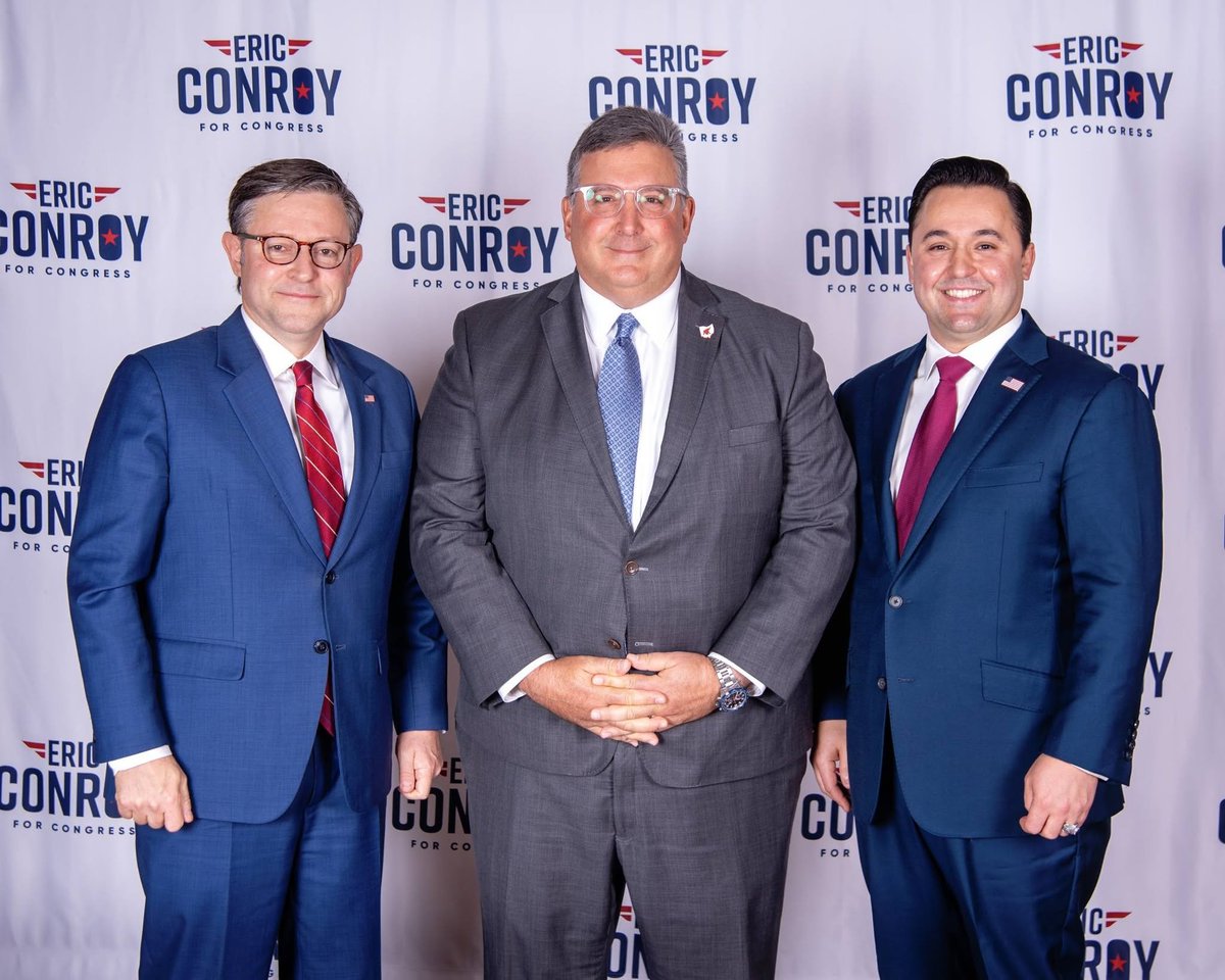 GOPWarrenCounty's tweet photo. .@SpeakerJohnson, @Rep_Davidson and @ChairmanAlex in support of our next Republican Congressman for OH-1 @EricConroyOH  🇺🇸
#voteconroy
#voteredtosaveourcountry https://t.co/IYEw1zNlKx