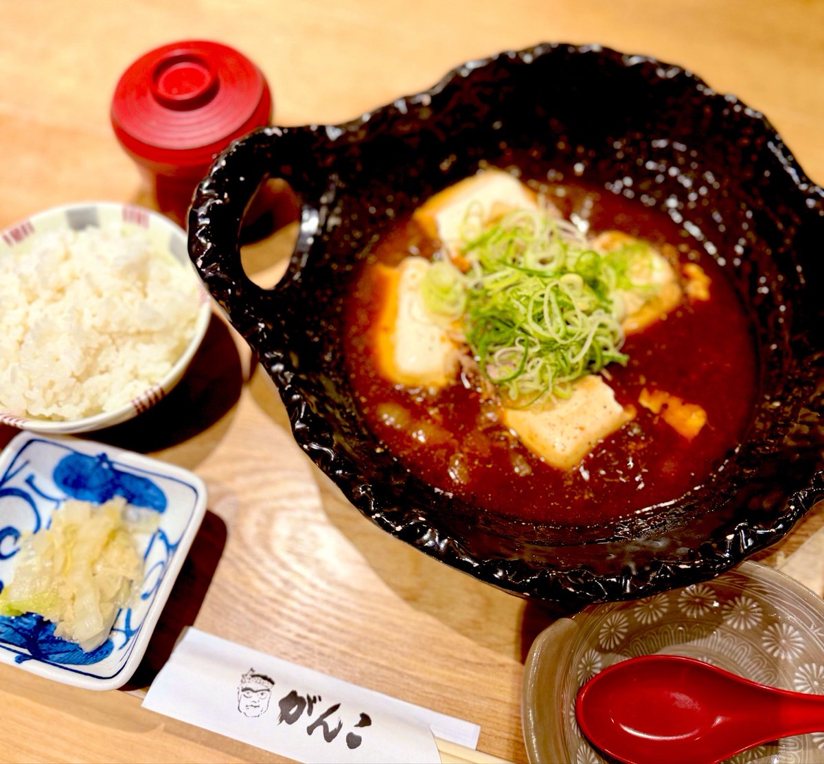 chi__jue's tweet photo. 最近食べたもの😋

味の素の黒胡椒餃子🥟

がんこの麻婆豆腐◻︎

デニーズの冷しゃぶ🐷どうしたらたこんなに柔らかくなるの？家で作る気なくす美味しさ🦥

よくばりコンボ🍗おチビが頼んだけどマジすごいボリュームで、グリルチキンもらった🤤 https://t.co/CWKvzBxmiK