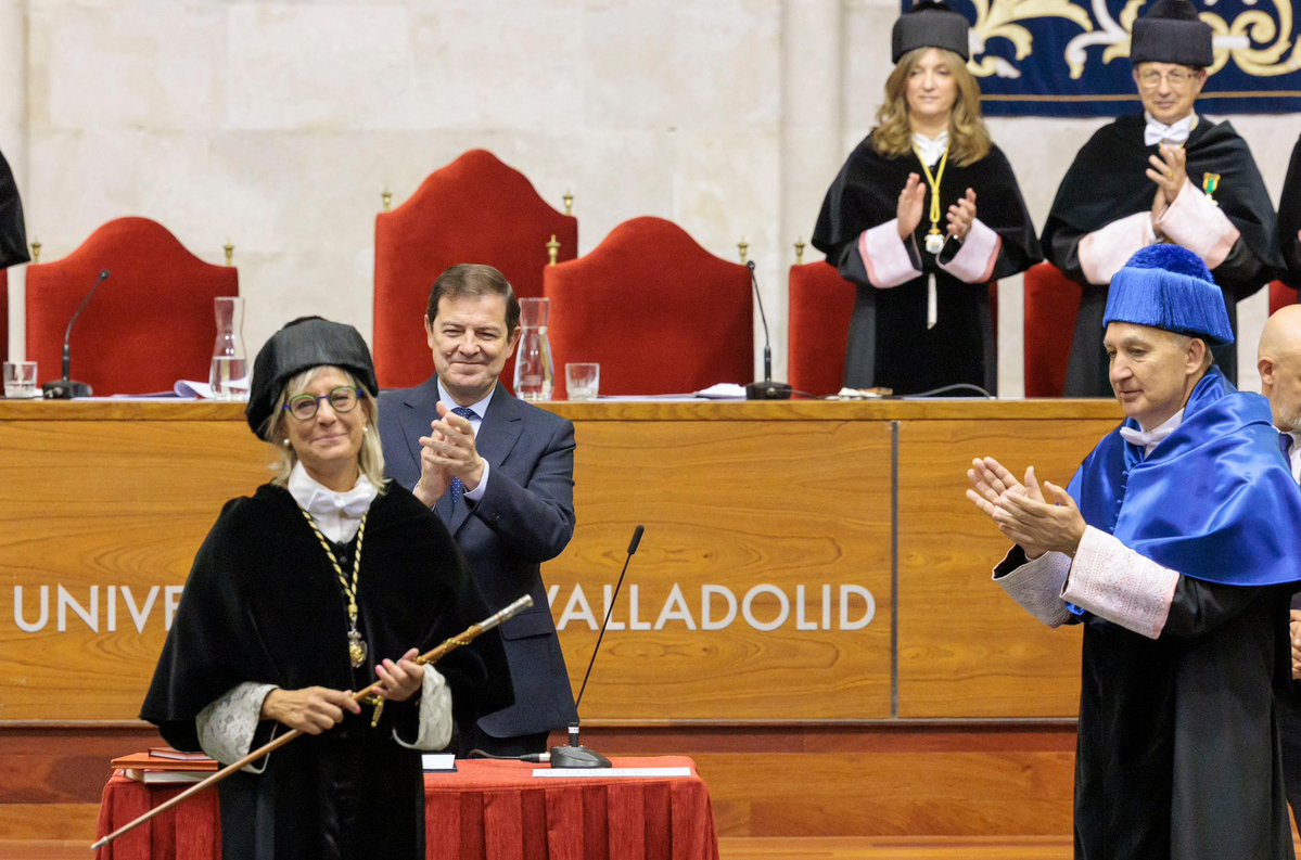 alferma1's tweet photo. Un placer acompañar hoy a Pilar Garcés en su toma de posesión como 1ª rectora de la @UVa_es, un hito histórico.

Cuenta con el apoyo de la @jcyl para seguir impulsando una Universidad excelente, al servicio de nuestros jóvenes y de #CastillayLeón. https://t.co/QdkGDP0X8q