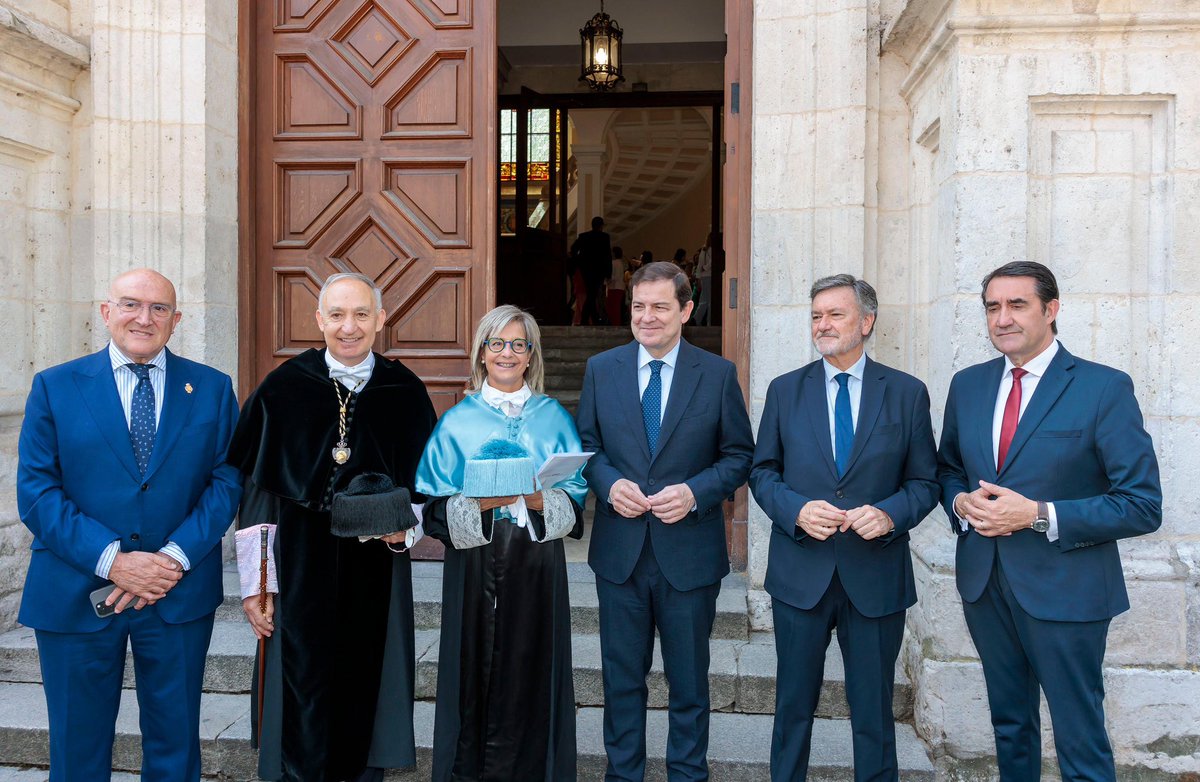 alferma1's tweet photo. Un placer acompañar hoy a Pilar Garcés en su toma de posesión como 1ª rectora de la @UVa_es, un hito histórico.

Cuenta con el apoyo de la @jcyl para seguir impulsando una Universidad excelente, al servicio de nuestros jóvenes y de #CastillayLeón. https://t.co/QdkGDP0X8q