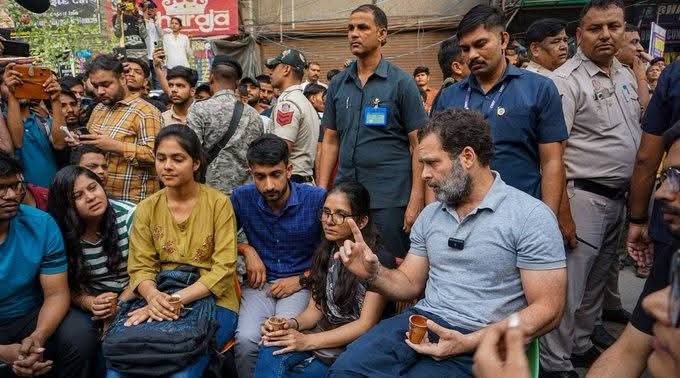 askshivanisahu's tweet photo. भारतीय राजनीति में राहुल गांधी ठीक आदमी लगते हैं। किसान-मजदूर-छात्र सबके साथ बैठकर चाय पी लेते हैं। धर्म की बात बहुत नहीं करते। वास्तविक मुद्दों पर जरूर बोलते हैं। 

जन्मदिन की हार्दिक बधाई राहुल जी। मुझे लगता है कि आप एक बार तो जरूर प्रधानमंत्री बनेंगे। https://t.co/GrptTohIf6