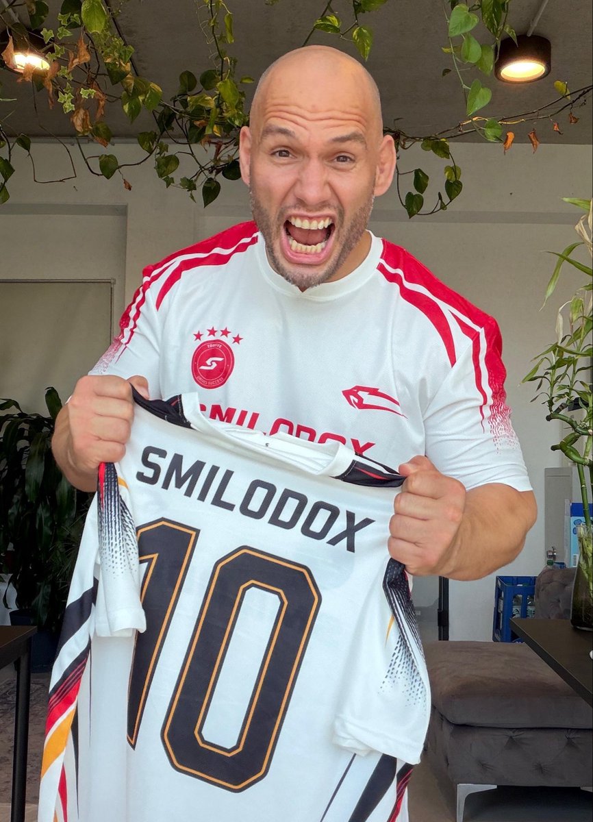 flyinguwe's tweet photo. Ab sofort gibt’s unser Smilodox WM Trikot in 5 Länder Varianten im Shop &amp; ich verlose unter allen Likes + Kommentaren + Retweets noch 5 Trikots! ⚽️🤝 https://t.co/NjDvgle4Ue