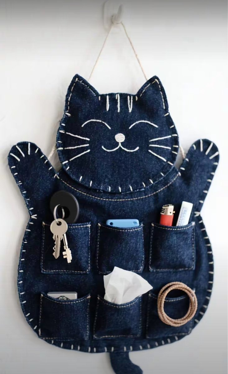 Syngys61's tweet photo. Just finished my first upcycled denim wall pocket! Turned old jeans into a cute organizer for my desk — zero waste = total win! https://t.co/6Z4tTqExTm